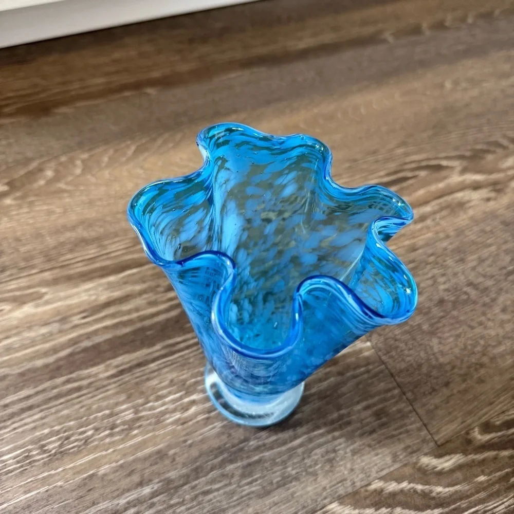 VINTAGE Lefton Handblown Glass Handkerchief Vase – Blue & White Bubble Swirl